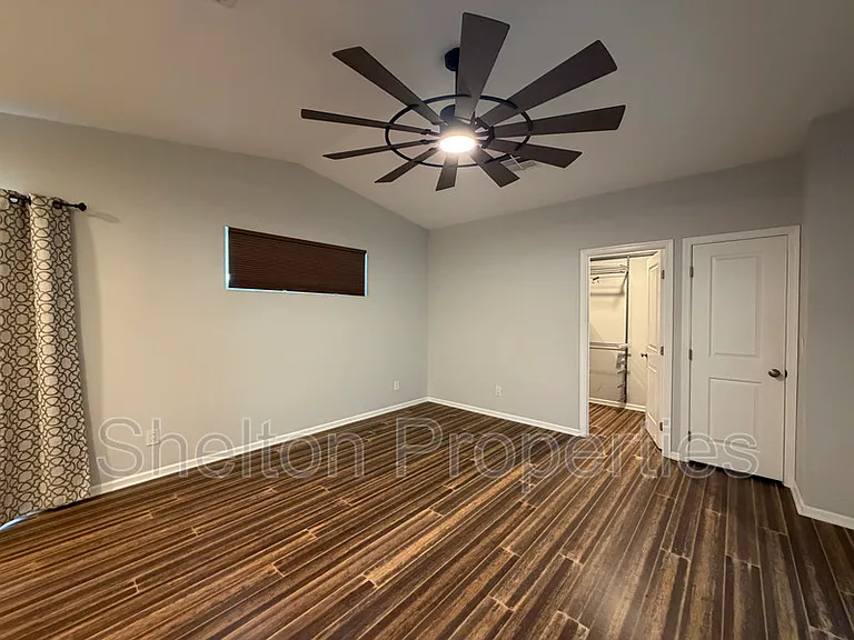 2514 E Fairmount Ave — Photo 24