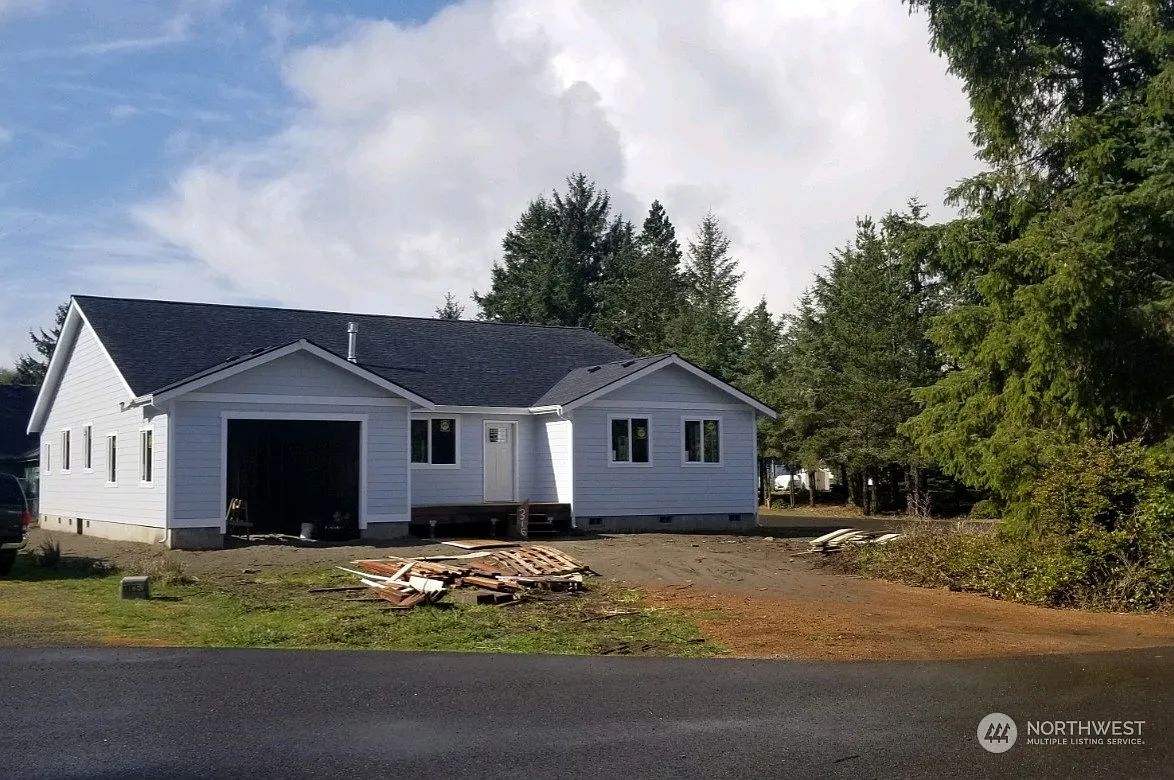 307 Sycamore Court SE photo 1