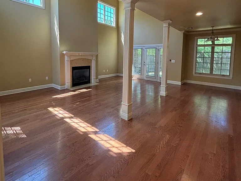 Renaissance Pointe Parkland Heights — Photo 40