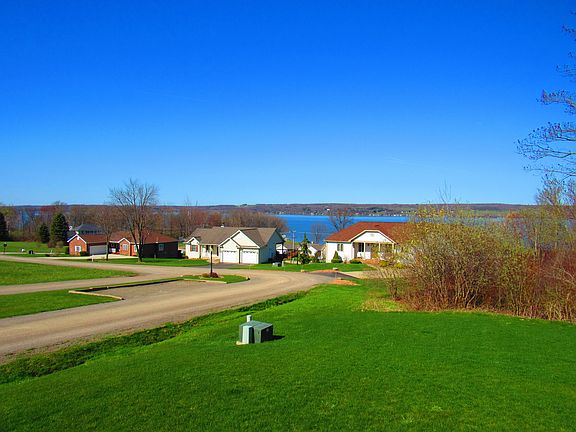 3rd image of 2708 Cove Cir