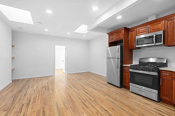 1st image of 16 Gunther Pl #3