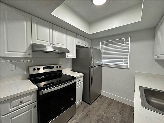 4th image of 3616 NE 11th Ave APT 8