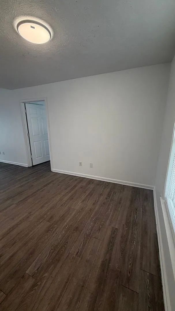 9121 Laird Street — Photo 4