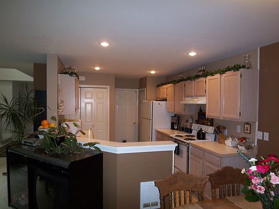 Open kitchen and floor plan