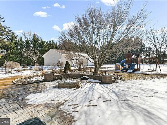 5th image of 352 Concord Rd