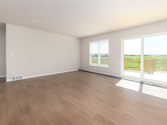 5th image of 708 Cozy Farm Rd