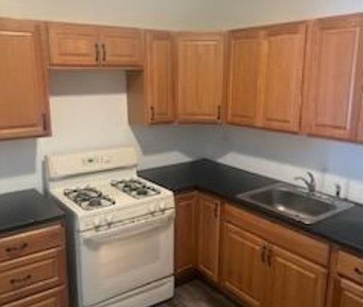5th image of 926 Forrester Ave