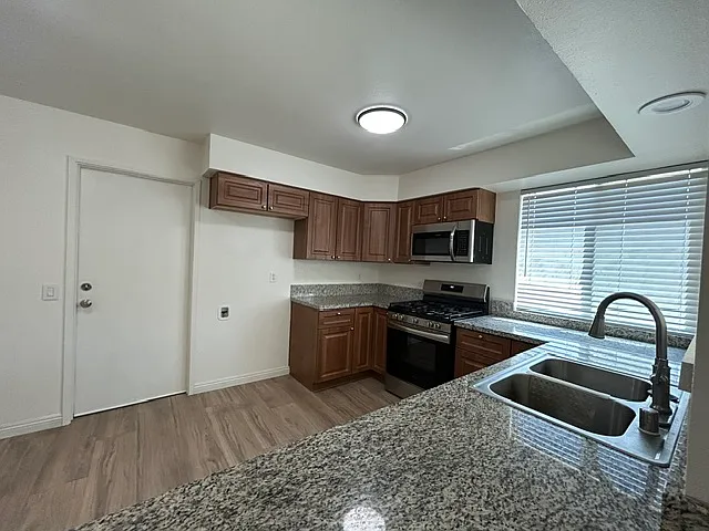 5523 Portola Cir — Photo 12