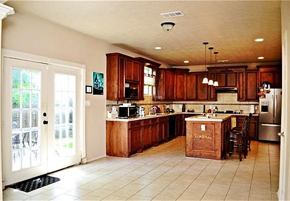 4th image of 4444 Victory Dr Unit 8