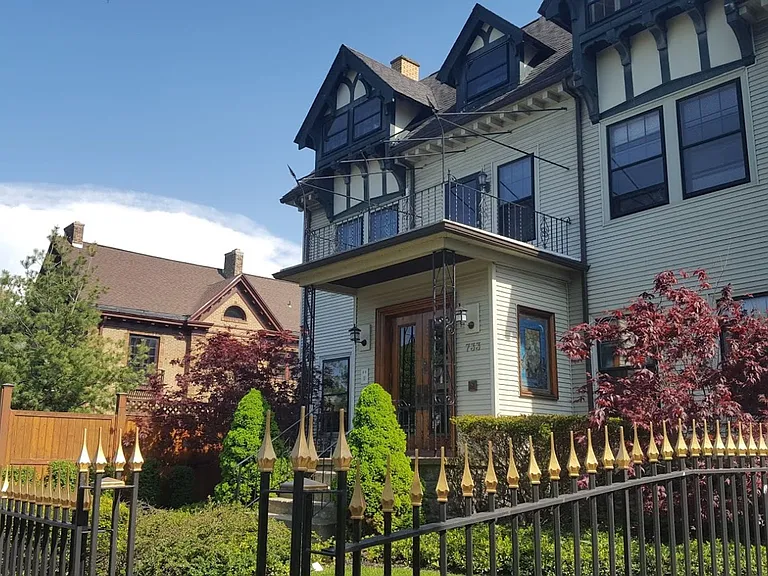 733 West Delavan — Photo 15