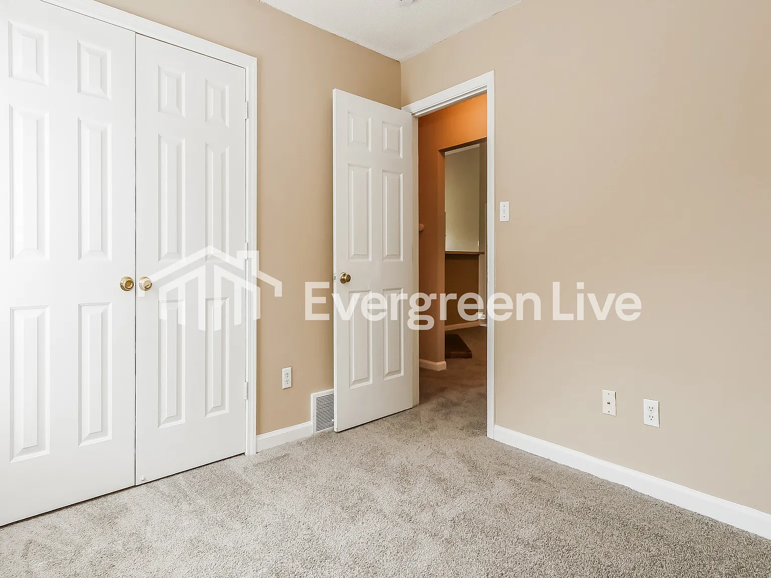 3 bed, 2.0 bath, 1270 sqft, $1,395 — Photo 3