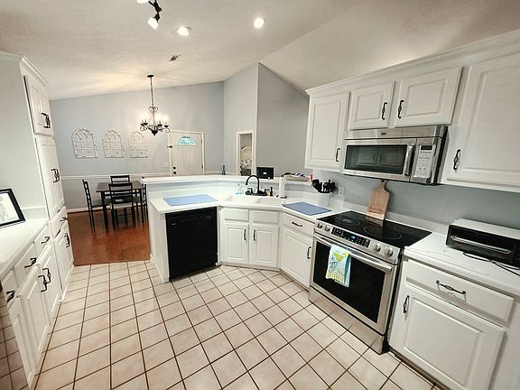 4th image of 301 Cumberland Dr