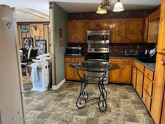 3rd image of 6560 Lakeshore Rd