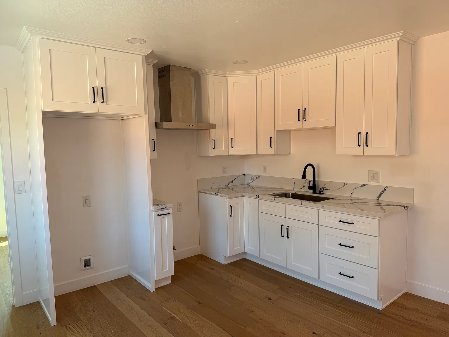 2 bed, 950 sqft, $2,700 — Photo 3