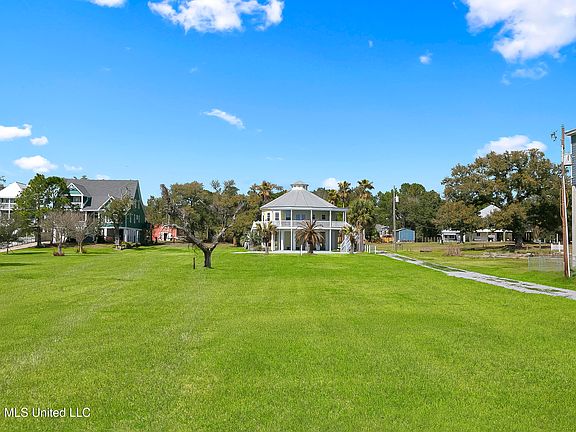 3rd image of 227 N Beach Blvd