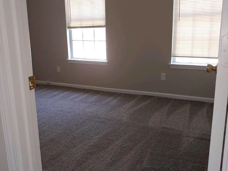 5910 Hampton Ct — Photo 6