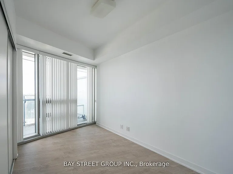 12 York St #5607 — Photo 2