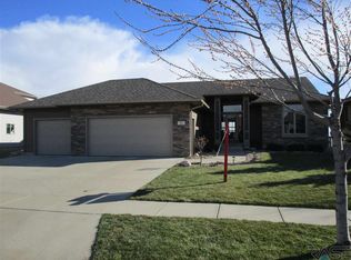 901 W Golden Eagle St, Sioux Falls, SD 57108