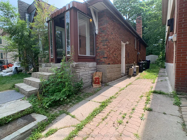 48 Mann Ave — Photo 1