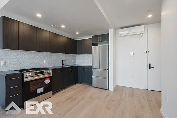 Rented by EXR | media 32