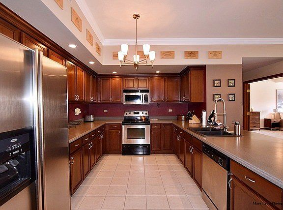5th image of 100 N River Ln Unit 204