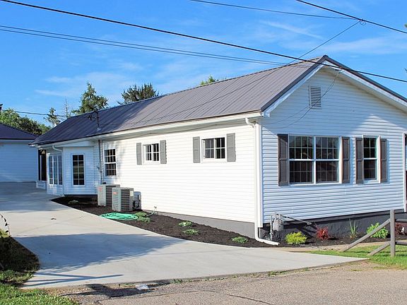 5th image of 1126 Distel Ln