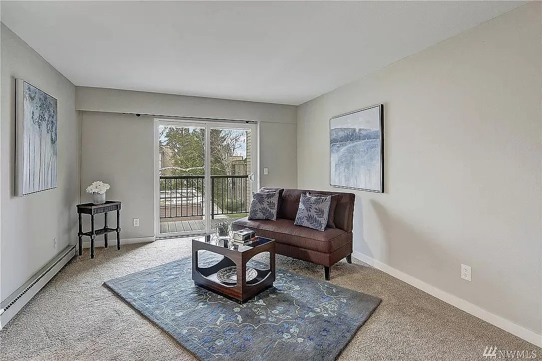 2 bed, 1.5 bath, 955 sqft, $2,085 — Photo 2