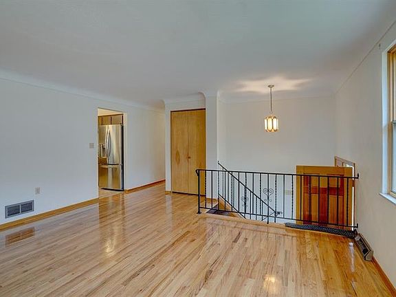 4th image of 120 Belleauwood Blvd