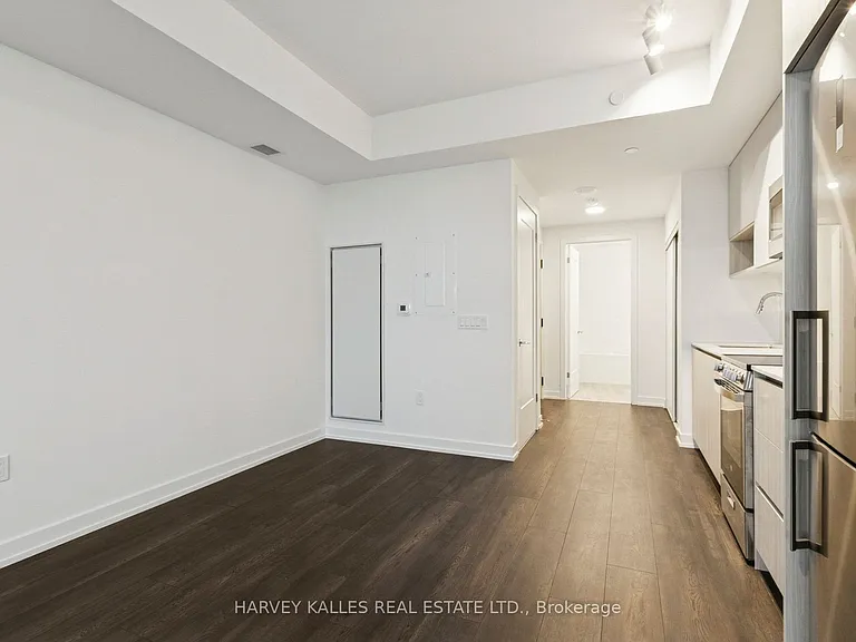 801 The Queensway #512 — Photo 3