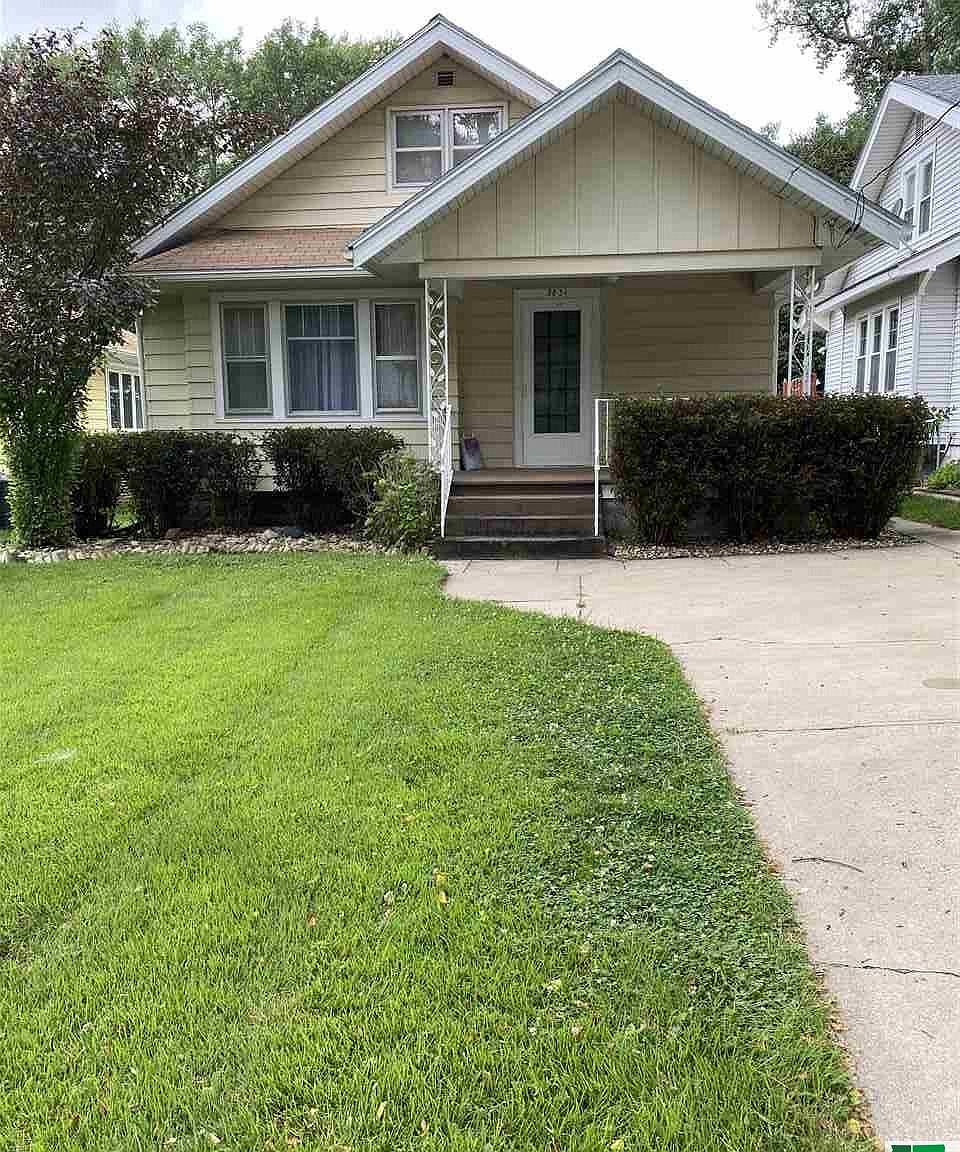 3831 Jackson St, Sioux City, IA 51104 Zillow