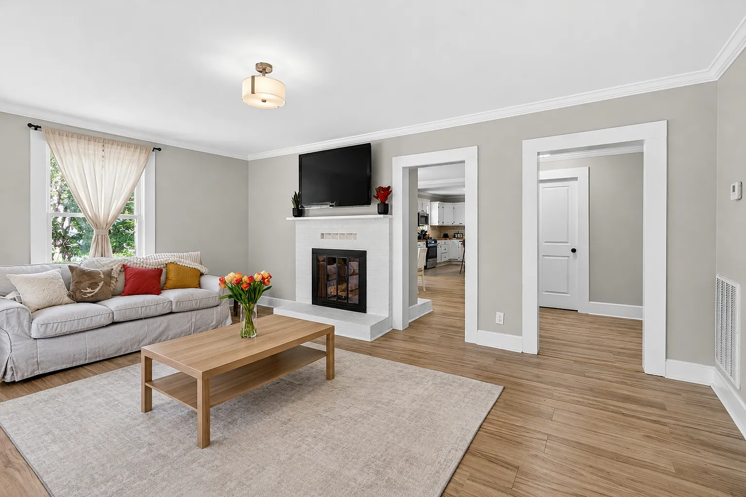 3 bed, 1901 sqft, $6,000 — Photo 3