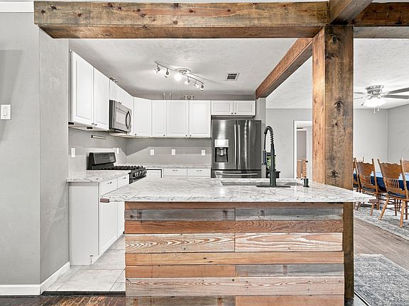 4th image of 3116 Summer Ave