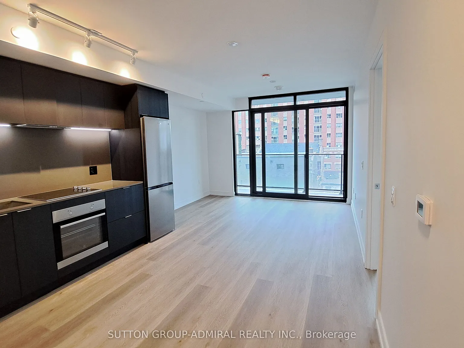 3 bed, $2,000 — Photo 2