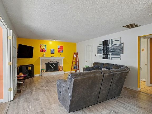 5th image of 1050 Buckeye Ln