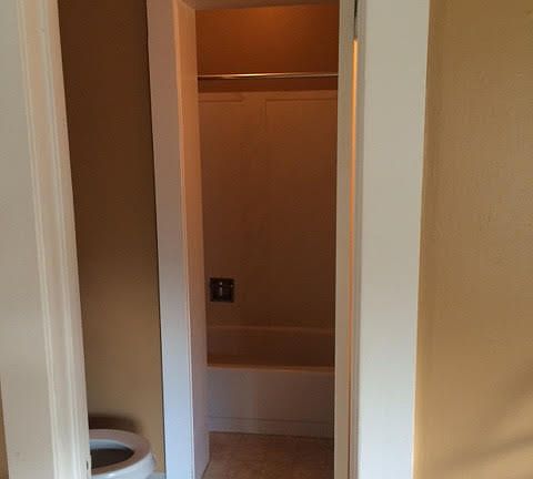 3rd image of 924 N Capitol Ave