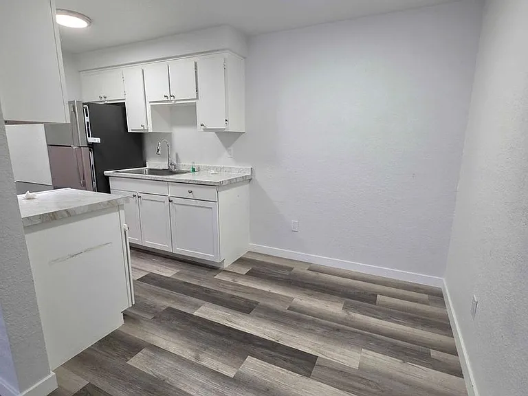 4122 4126 Hoyt Ave — Photo 15