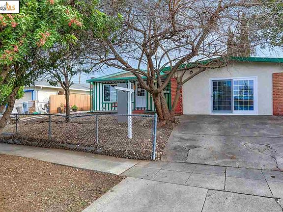 3rd image of 1474 Mount Lassen Dr