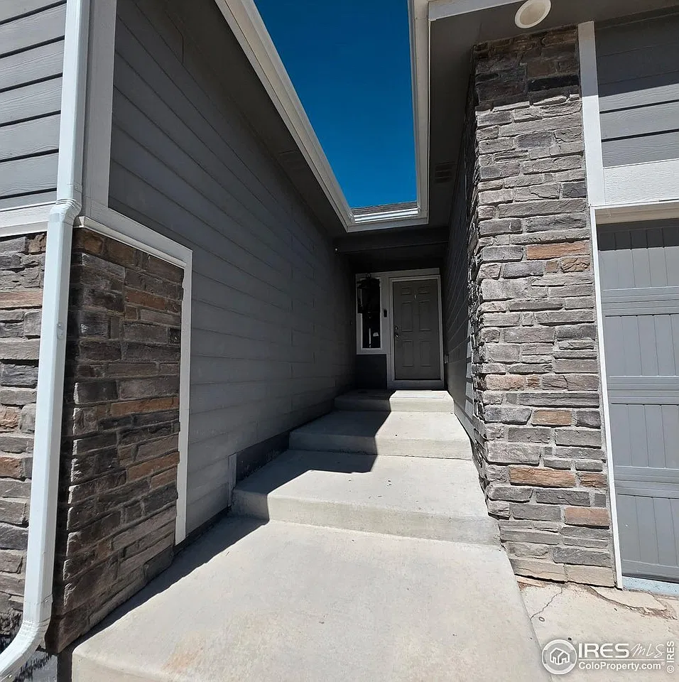 1570 Driftline Dr — Photo 1