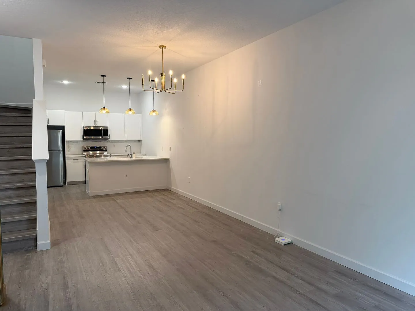 4 bed, 4.0 bath, 2020 sqft, $2,895 — Photo 3