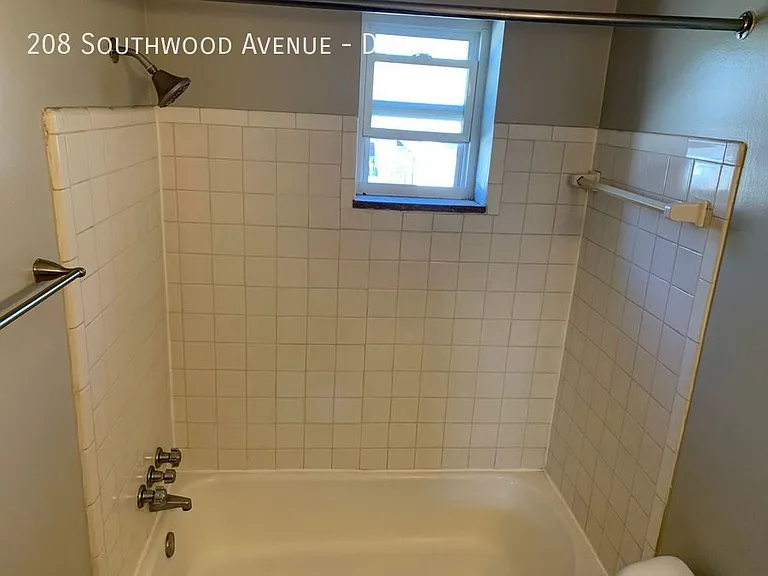 208 Southwood Ave #D — Photo 10