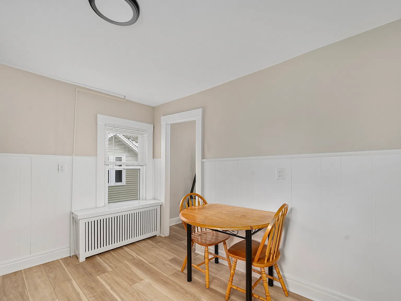 2 bed, 850 sqft, $2,300 — Photo 3