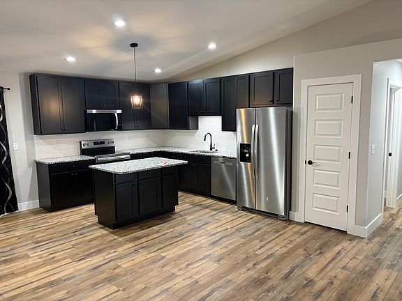 4th image of 28718 Woodland Dr