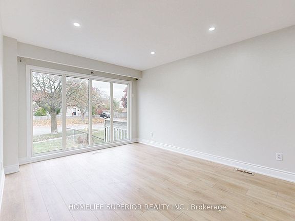 4th image of 380 Vancouver Cres