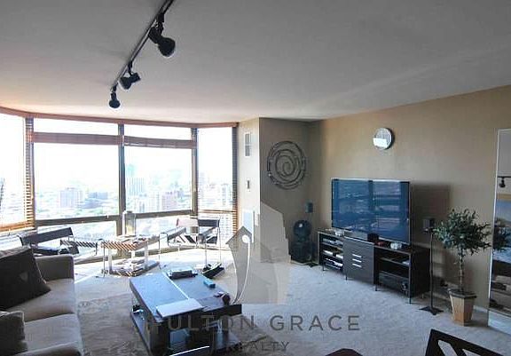 4th image of 2650 N Lakeview Ave #2905JC