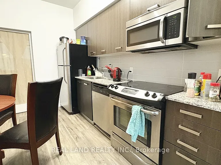 832 Bay St #502 — Photo 10