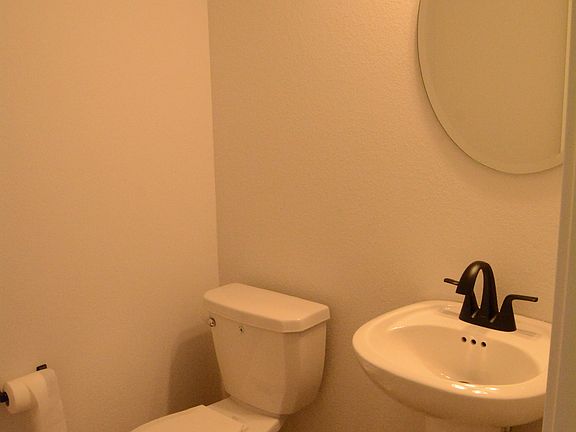 5th image of 664 E Bluff Cir