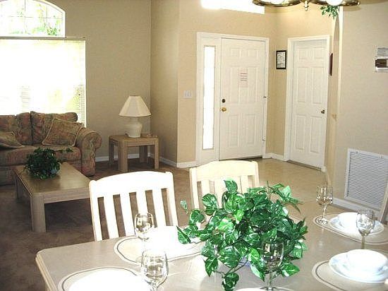 LB4P1043-dining-area