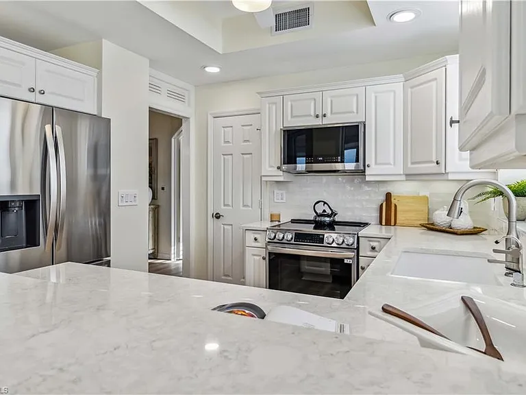 1001 Arbor Lake Dr #101 — Photo 16