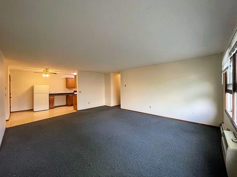 401 9th St SE #204 — Photo 8