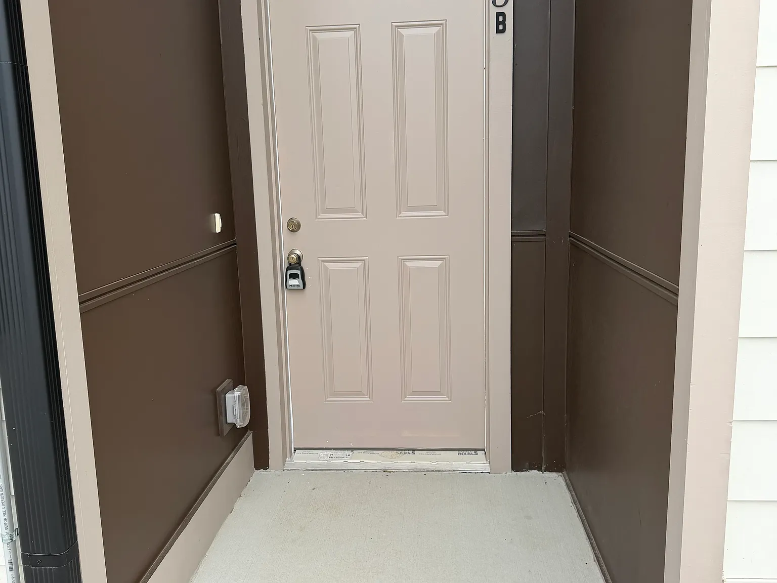 105 Hart Ln — Photo 3